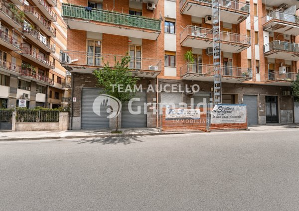 locale commerciale in vendita a Salerno in zona Gelsi Rossi