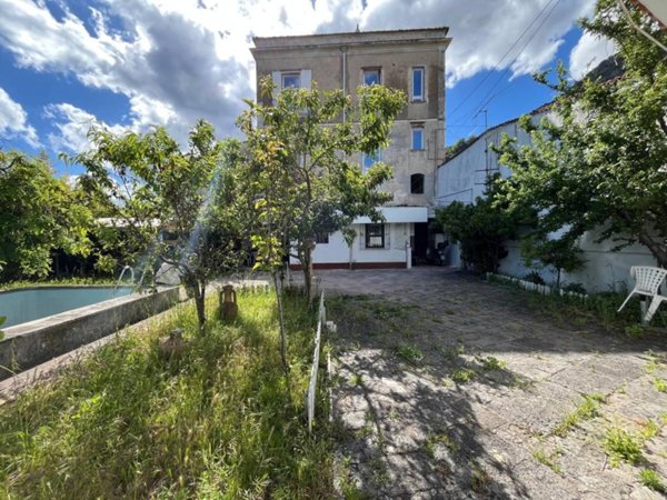 casa indipendente in vendita a Salerno in zona Centro Città