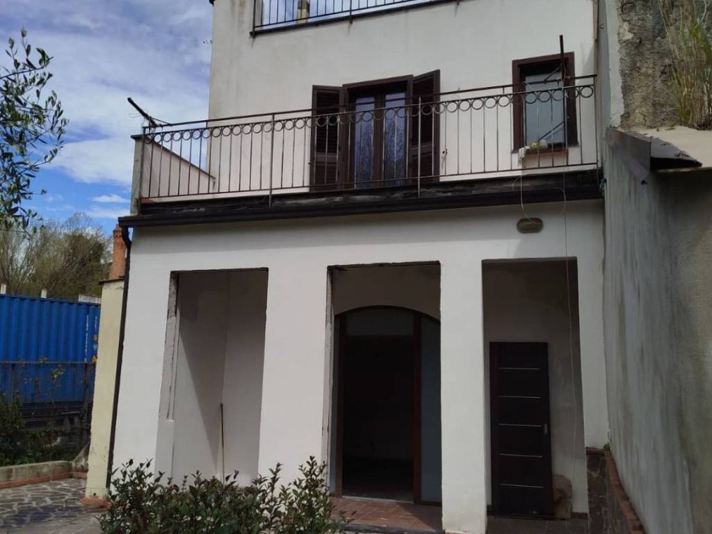 casa indipendente in vendita a Salerno in zona Irno