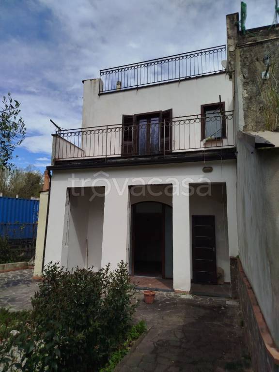 casa indipendente in vendita a Salerno in zona Brignano / Piezzo