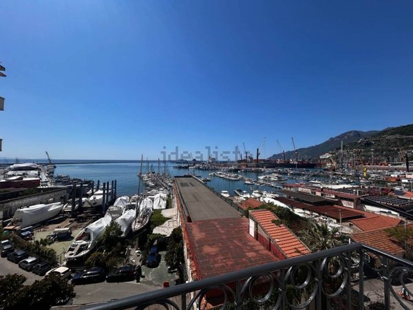 appartamento in vendita a Salerno in zona Centro Città