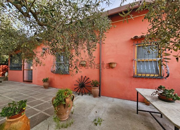 casa indipendente in vendita a Salerno in zona Ogliara