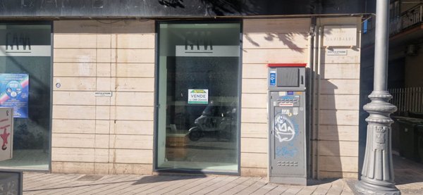 negozio in vendita a Salerno in zona Centro Città