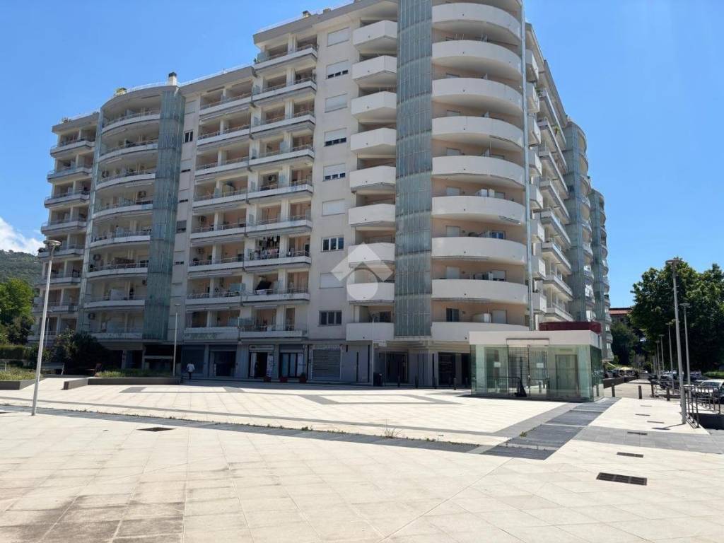 appartamento in vendita a Salerno in zona Pastena