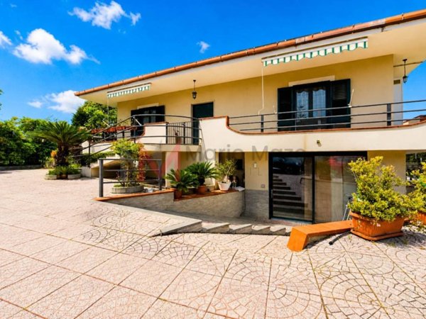 casa indipendente in vendita a Salerno in zona San Leonardo