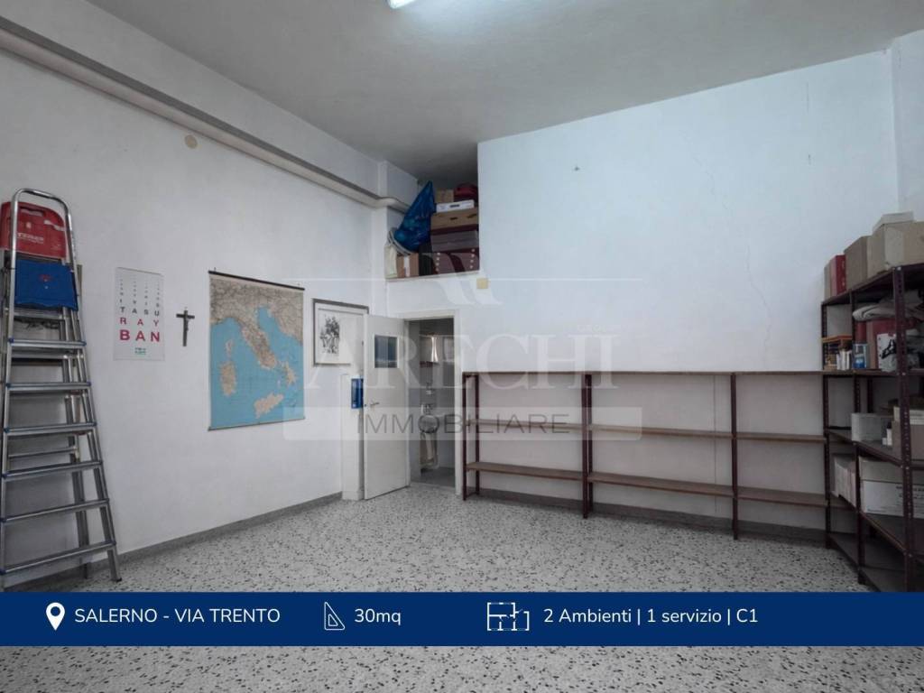 negozio in vendita a Salerno in zona Pastena