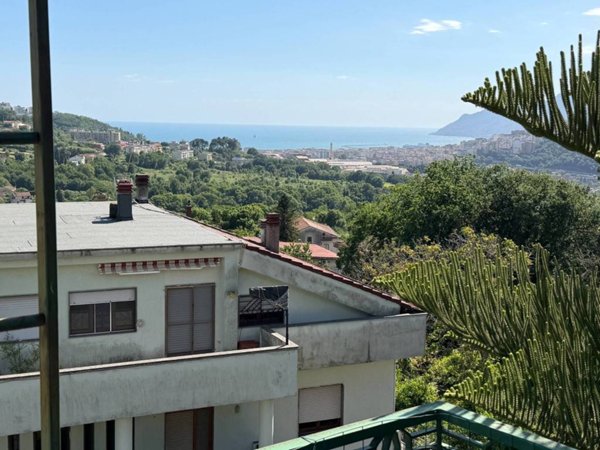 casa indipendente in vendita a Salerno in zona Ogliara