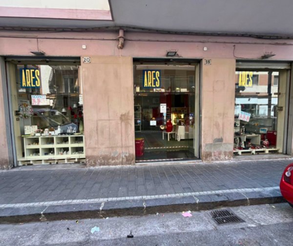 negozio in vendita a Salerno in zona Pastena
