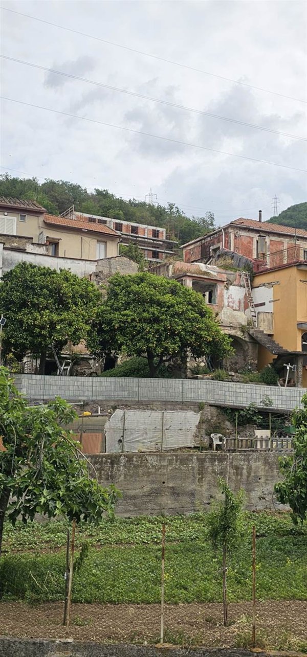 casa indipendente in vendita a Salerno in zona Cappelle