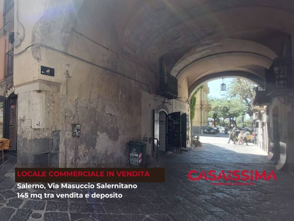 negozio in vendita a Salerno in zona Centro Città