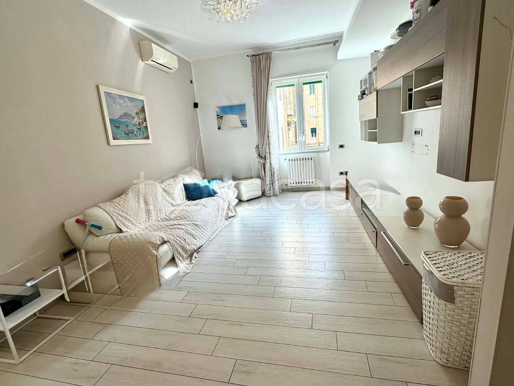 appartamento in vendita a Salerno in zona Pastena
