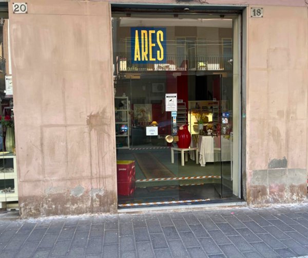 locale commerciale in vendita a Salerno in zona Pastena