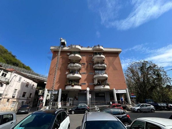 locale commerciale in vendita a Salerno