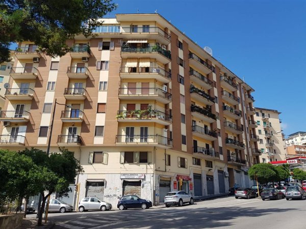 negozio in vendita a Salerno