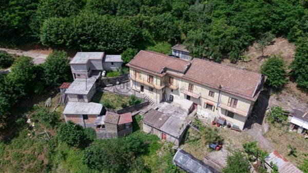 casa indipendente in vendita a Salerno in zona Centro Città