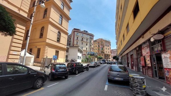 locale commerciale in vendita a Salerno in zona Arce-Vernieri