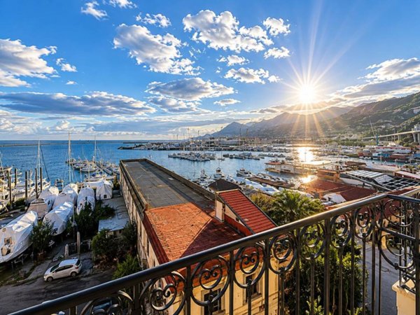 appartamento in vendita a Salerno in zona Centro Città
