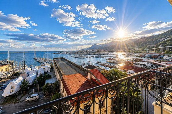 appartamento in vendita a Salerno in zona Centro Città