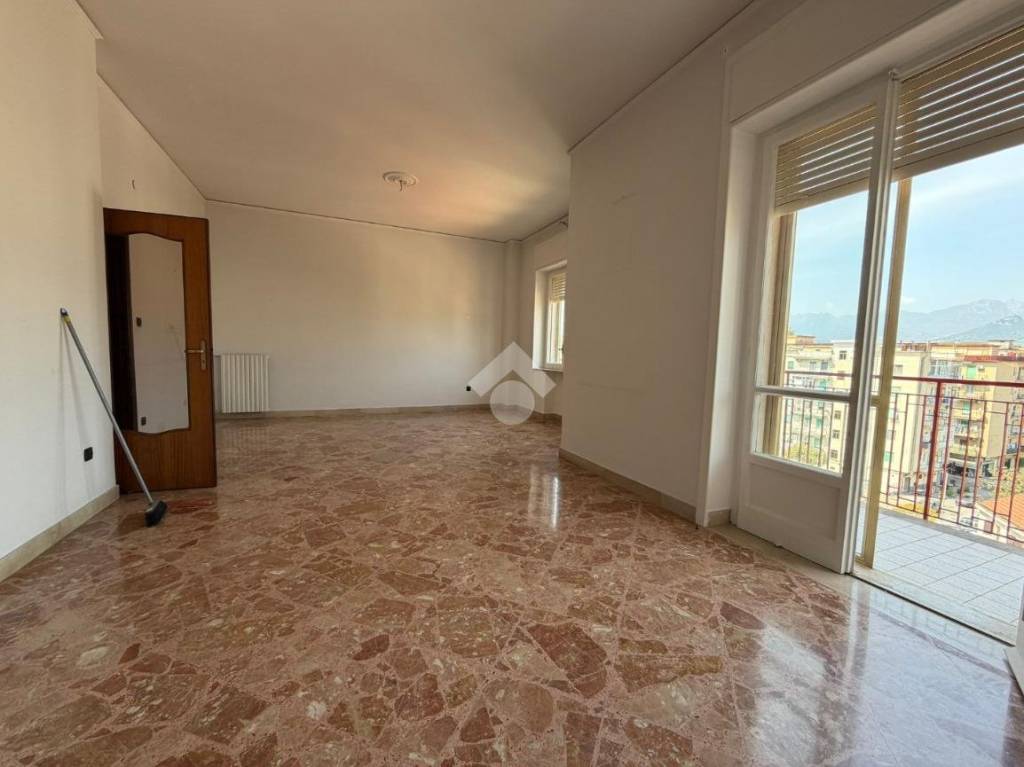 appartamento in vendita a Salerno in zona Pastena