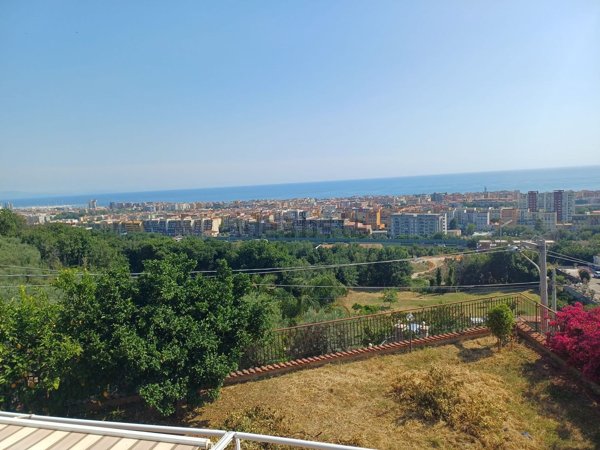 appartamento in vendita a Salerno in zona Pastena