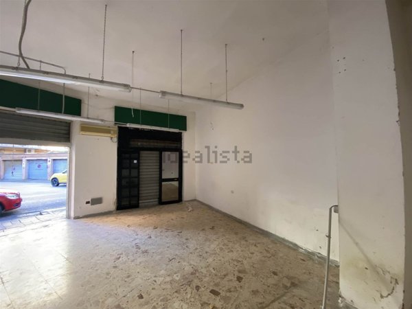 negozio in vendita a Salerno in zona Mercatello