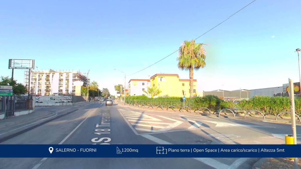 negozio in vendita a Salerno in zona Zona Industriale