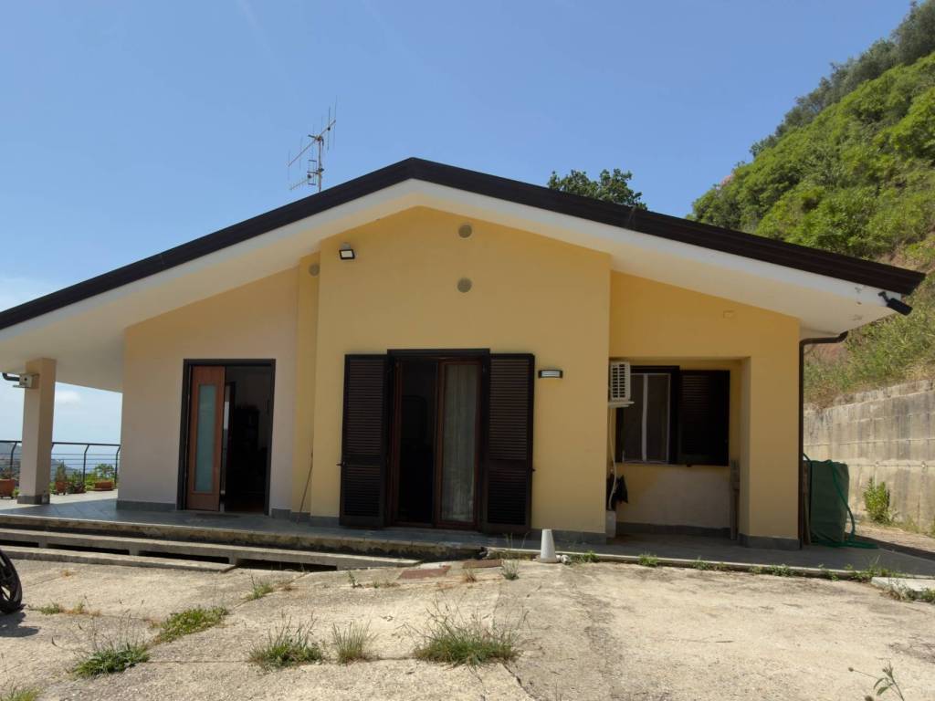 casa indipendente in vendita a Salerno in zona Giovi Altimare