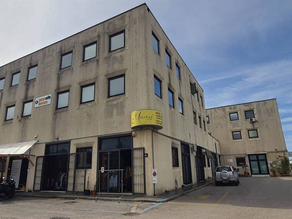 ufficio in vendita a Salerno in zona Zona Industriale