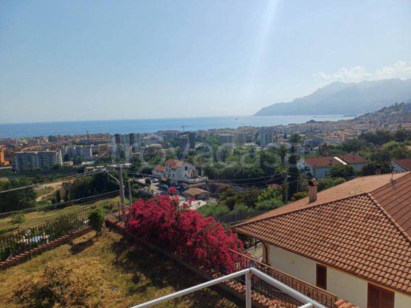 appartamento in vendita a Salerno in zona Pastena