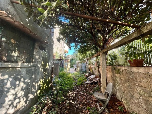 esavano in vendita a Salerno in zona Centro Città