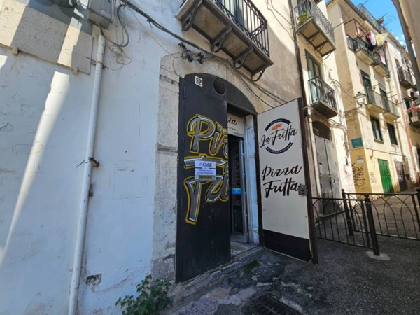 negozio in vendita a Salerno in zona Centro Città