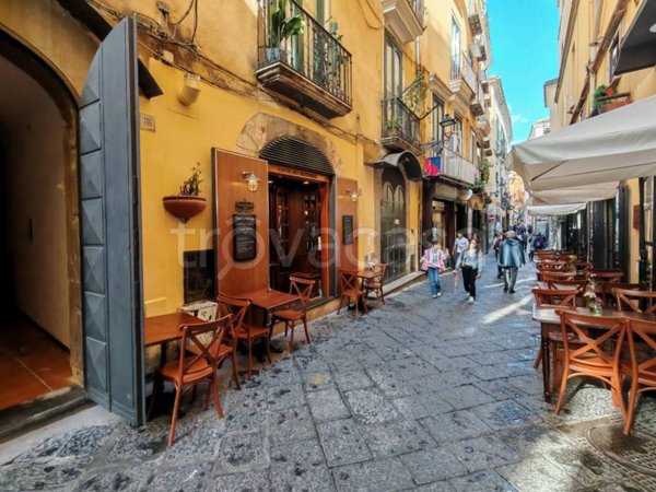 negozio in vendita a Salerno in zona Centro Città