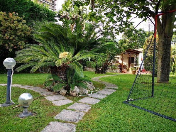 casa indipendente in vendita a Salerno in zona San Leonardo