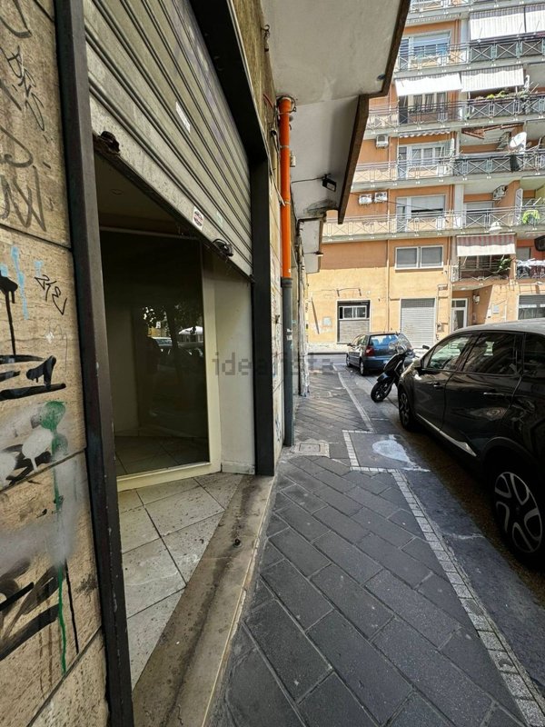 locale commerciale in vendita a Salerno