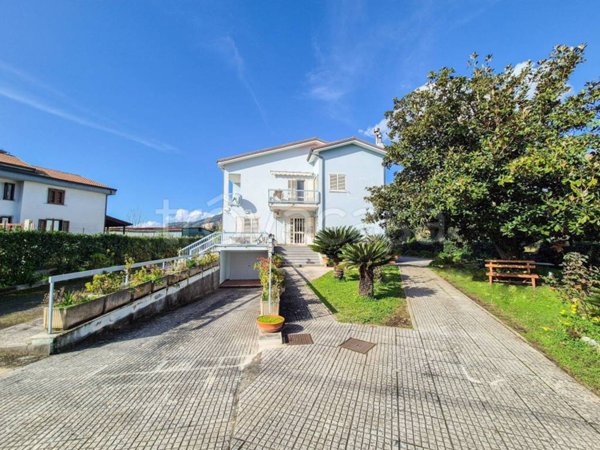 casa indipendente in vendita a Salerno in zona Zona Industriale