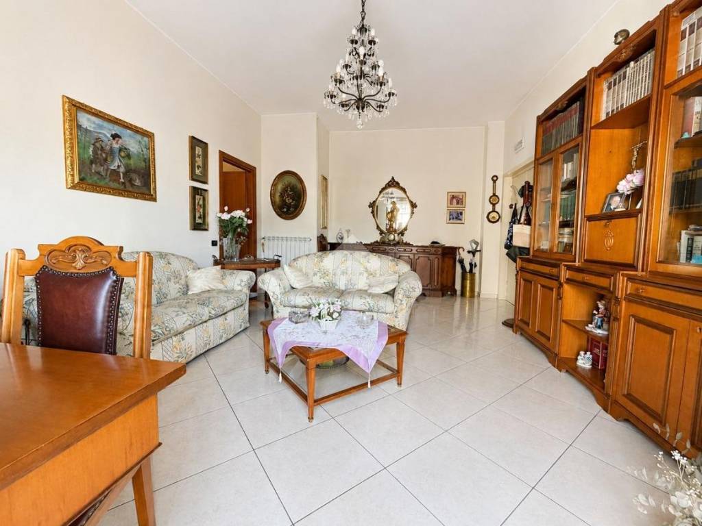 appartamento in vendita a Salerno in zona Mercatello