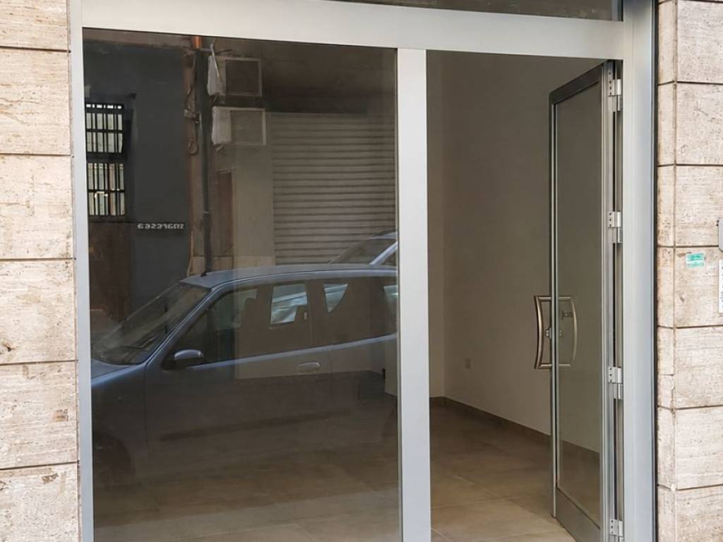 negozio in vendita a Salerno in zona Irno