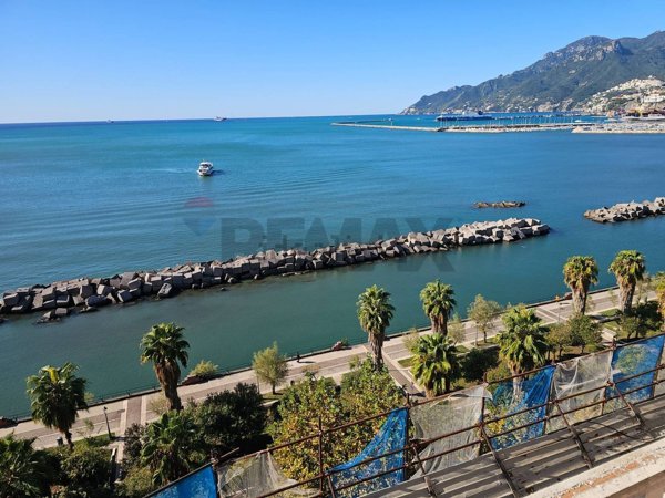 appartamento in vendita a Salerno in zona Centro Città