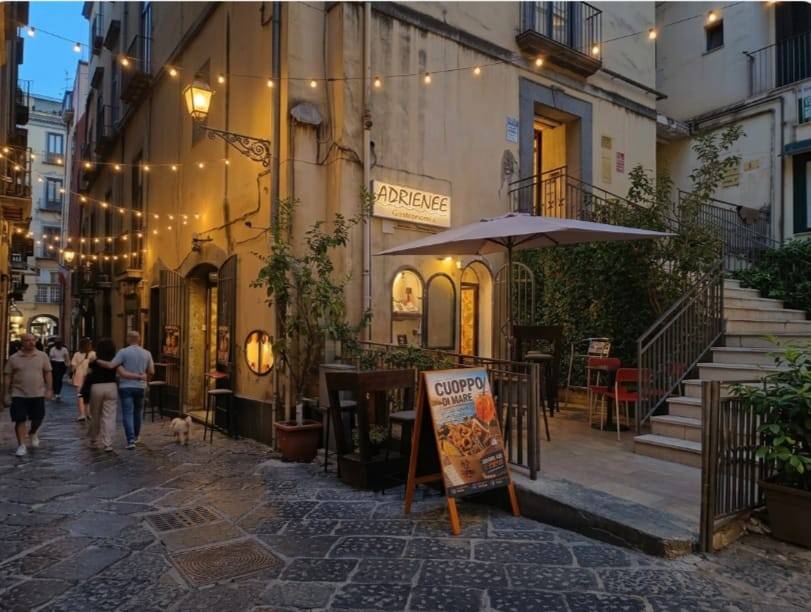 negozio in vendita a Salerno in zona Centro Città