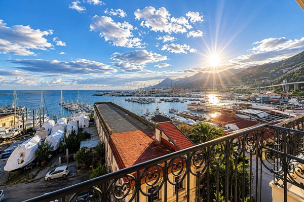 appartamento in vendita a Salerno in zona Centro Città