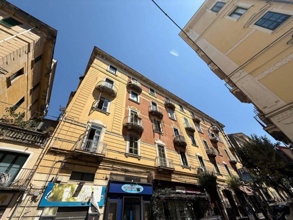 negozio in vendita a Salerno in zona Centro Città