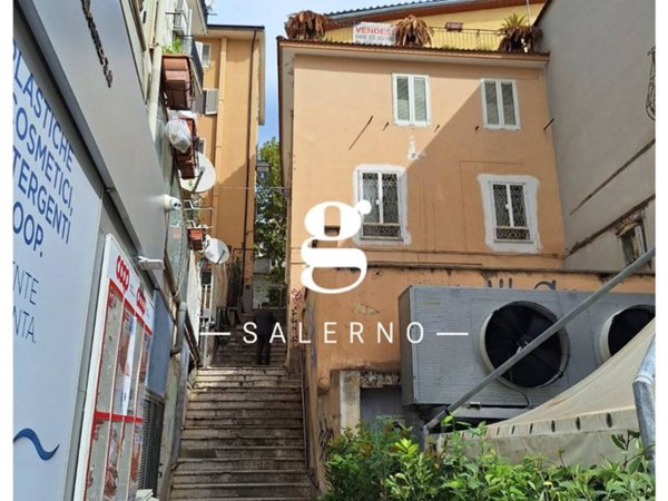 appartamento in vendita a Salerno in zona Centro Città
