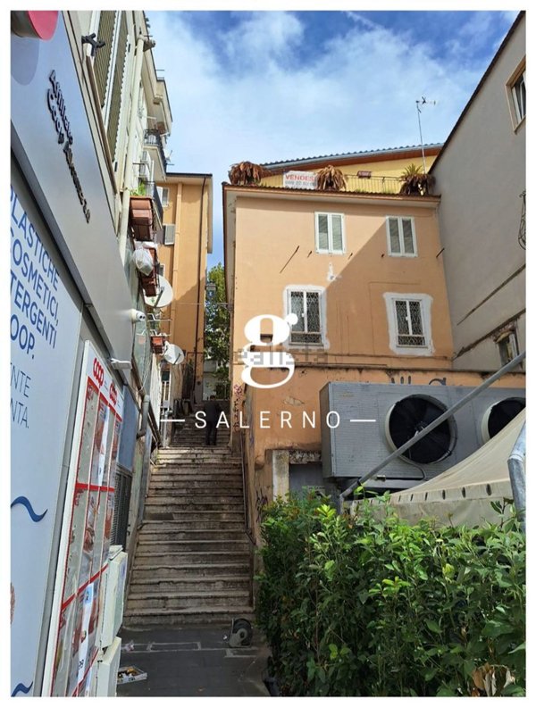 appartamento in vendita a Salerno in zona Centro Città