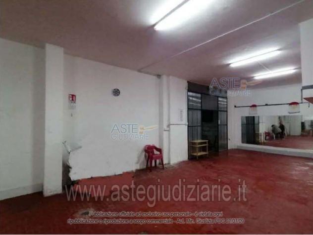 locale commerciale in vendita a Salerno in zona Mercatello