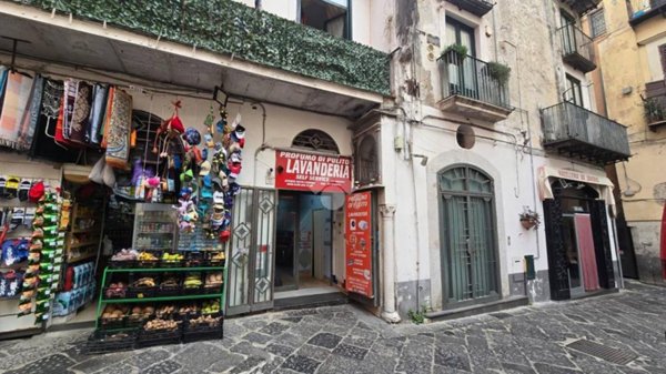 negozio in vendita a Salerno in zona Centro Città