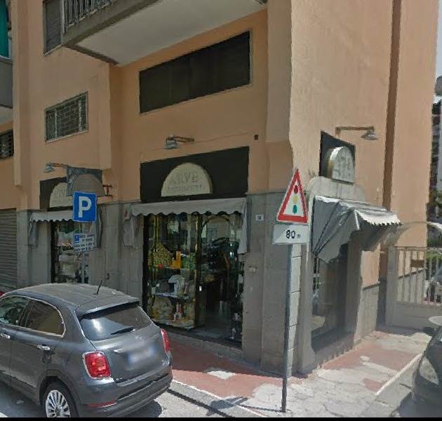 negozio in vendita a Salerno in zona Pastena