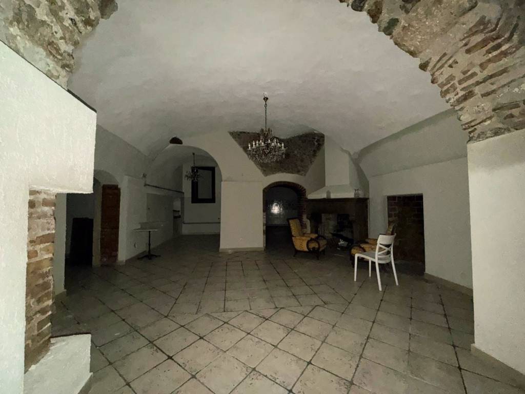 negozio in vendita a Salerno in zona Centro Città