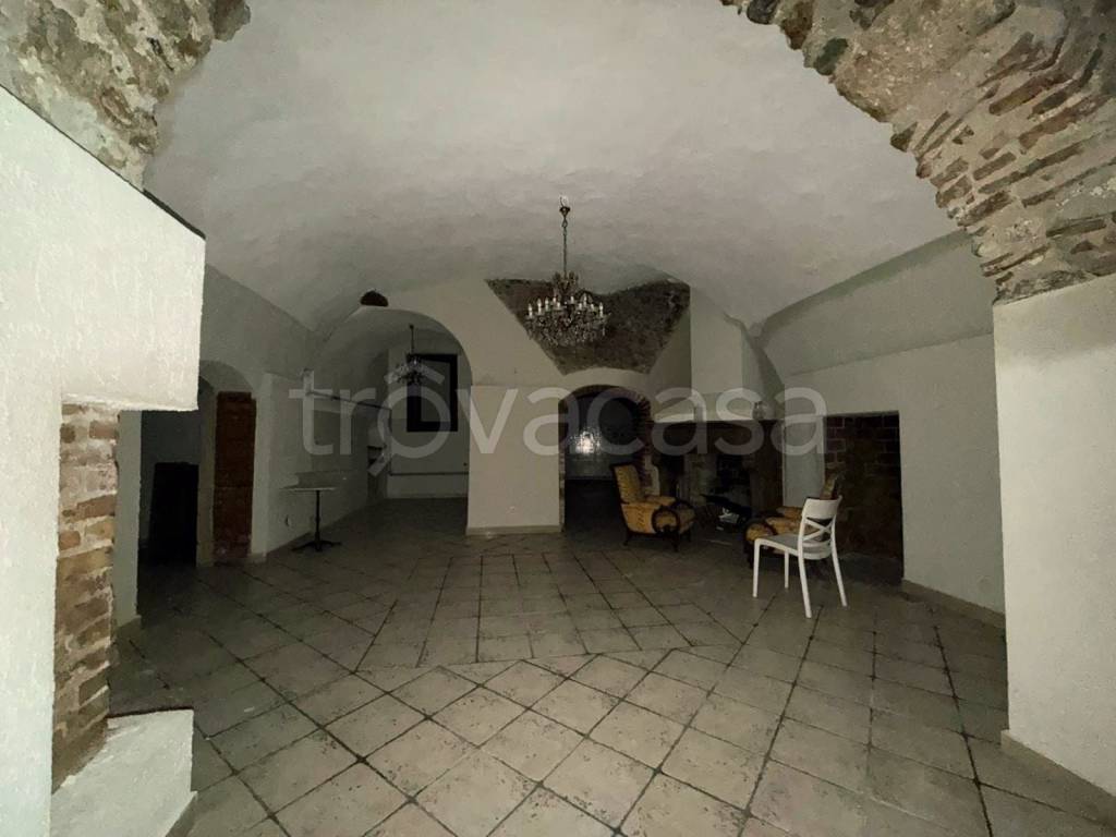 negozio in vendita a Salerno in zona Centro Città