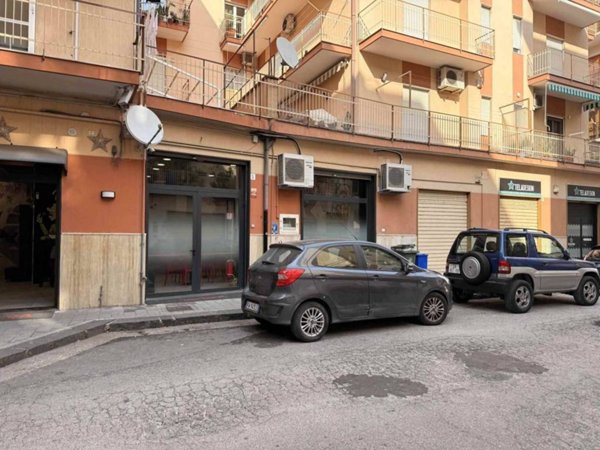 negozio in vendita a Salerno in zona Mercatello