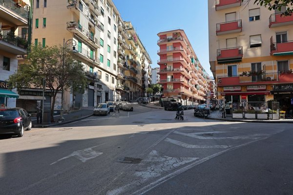 locale commerciale in vendita a Salerno in zona Mennolella